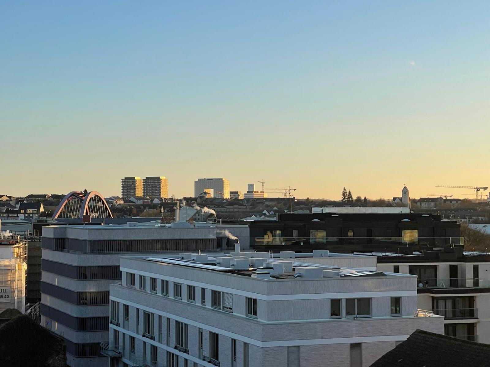 Lux Penthouse 200M2 - Office, Terrace, Gym & Parking