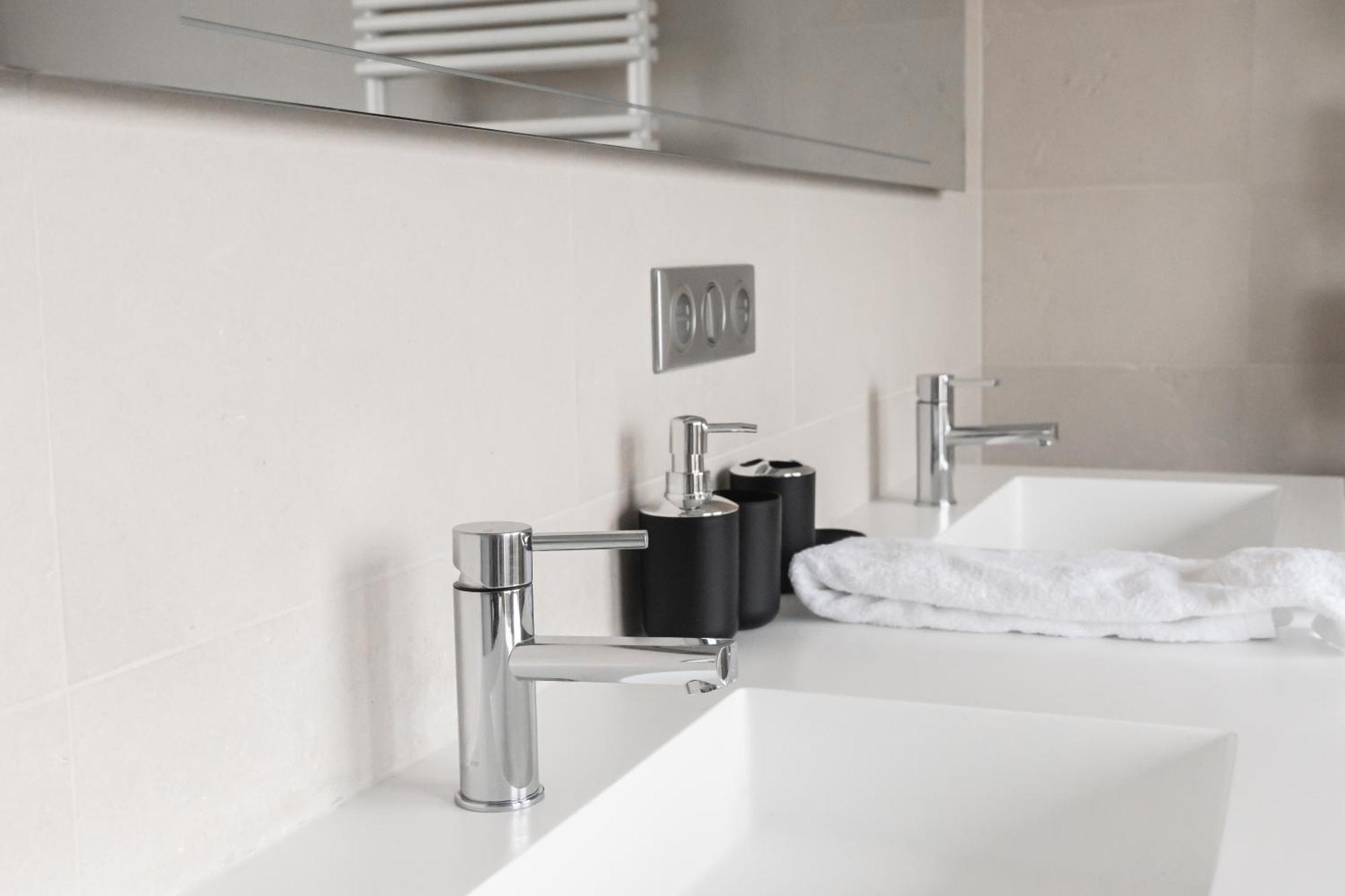 Lux Penthouse 200M2 - Office, Terrace, Gym & Parking