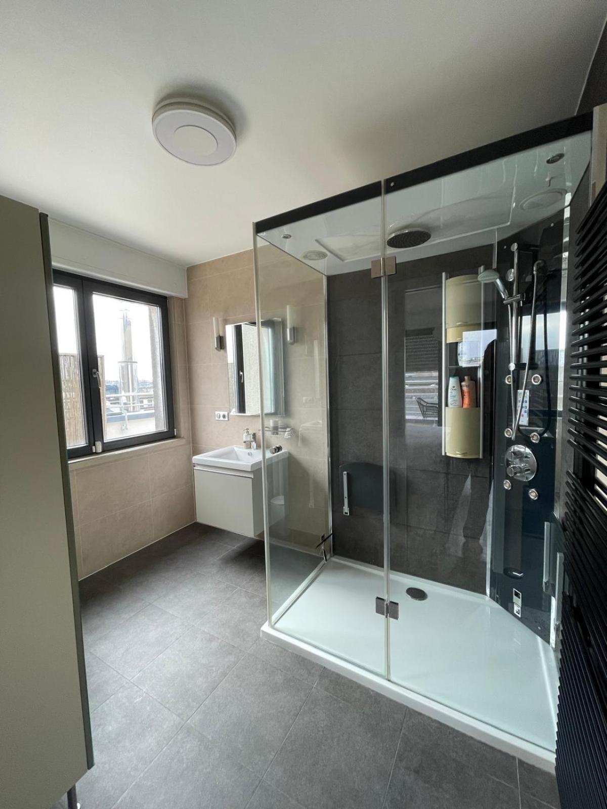 Apartment Lux Penthouse 200M2 - Office, Terrace, Gym & Parking